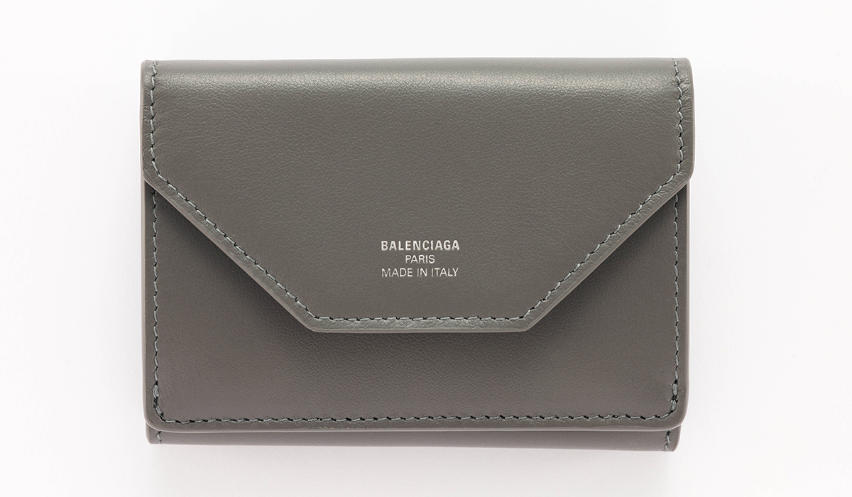 バレンシアガの2023SS新作財布、三つ折り財布の正面