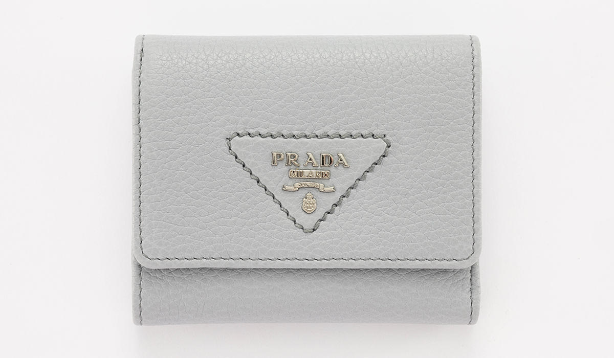 プラダの2023SS新作財布、三つ折り財布の正面