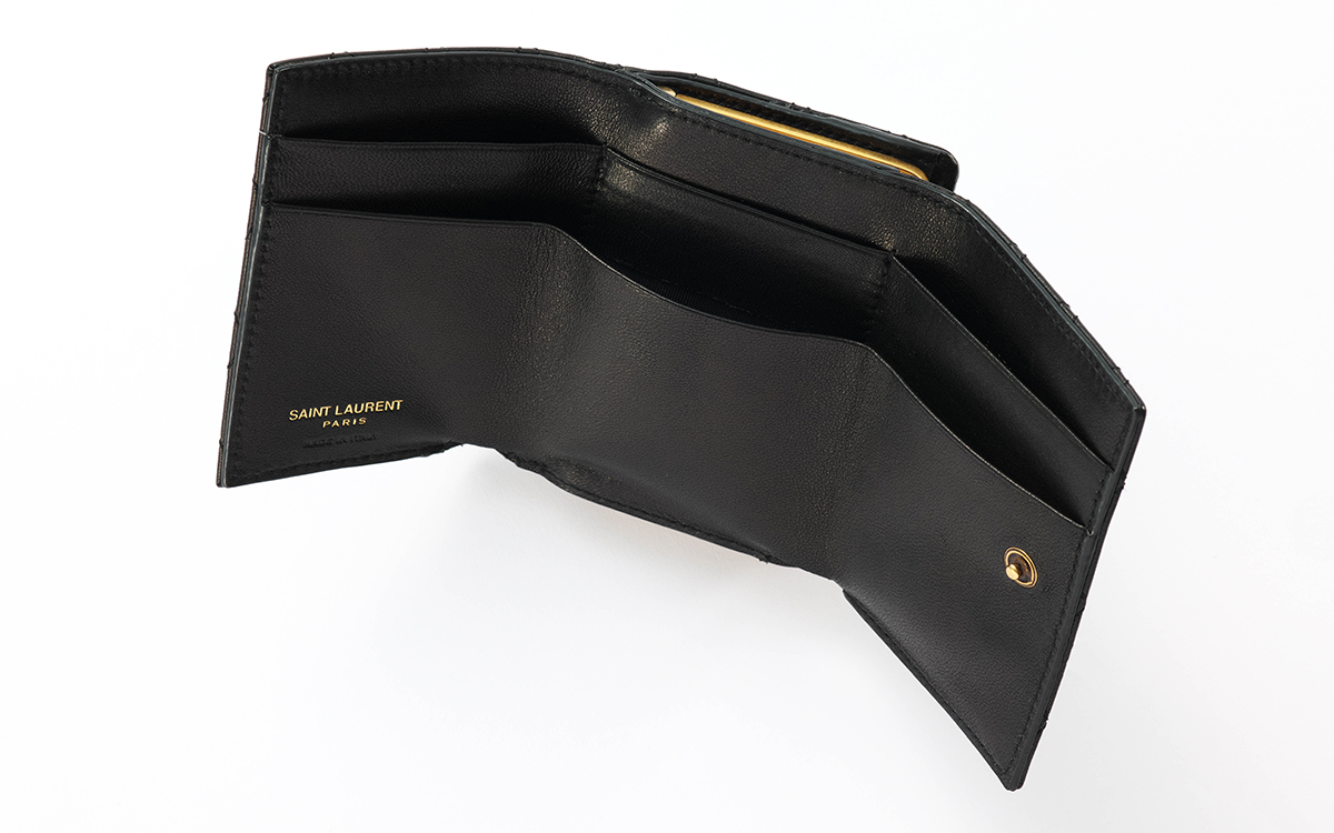 サンローランの2023SS新作財布、三つ折り財布の見開き