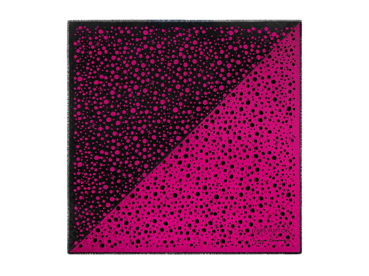 ルイ・ヴィトンと草間彌生のコラボレーションアイテム、ビビッドなピンクとブラックの水玉模様があしらわれたスカーフ