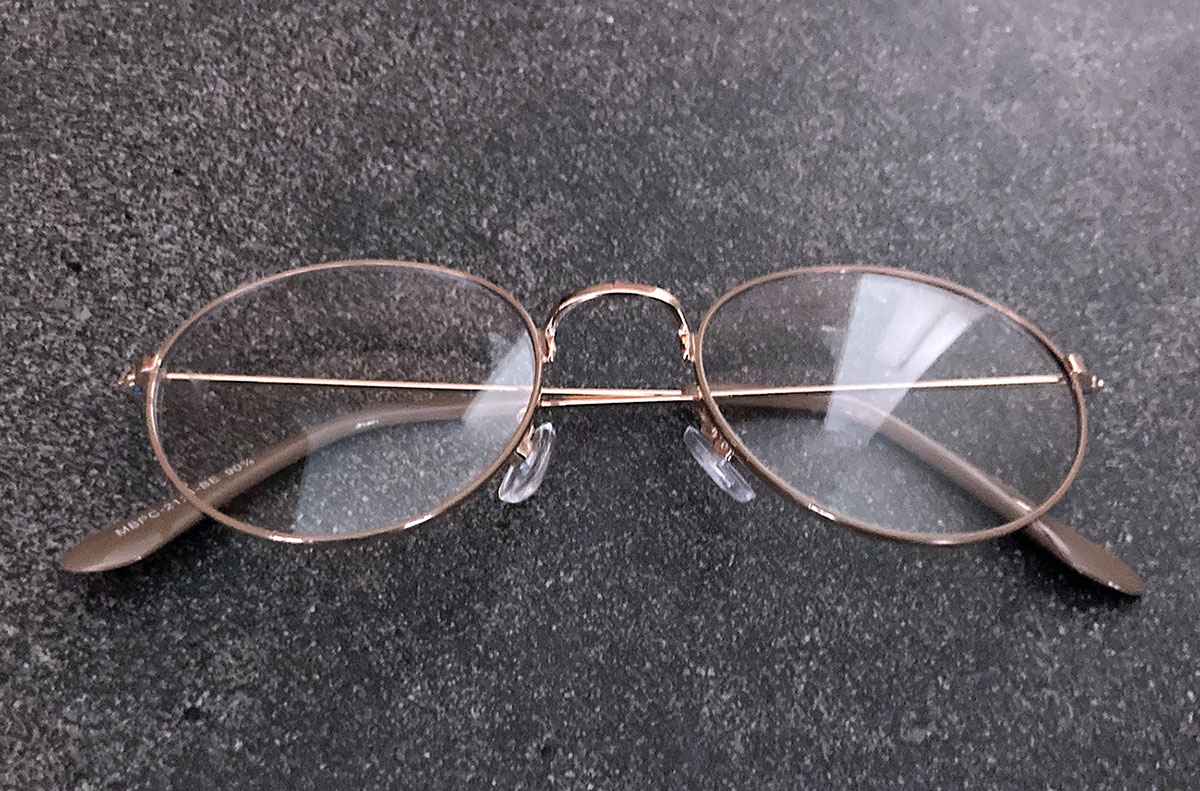 メタルフレームのサングラス