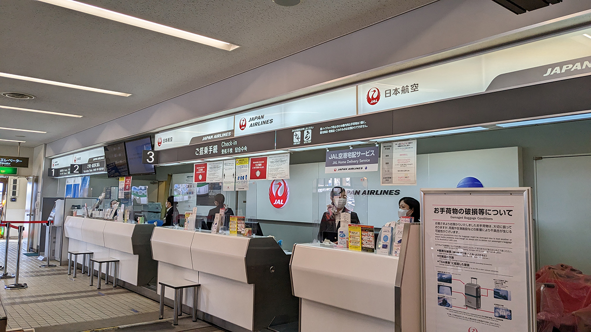 三沢空港のJALカウンター