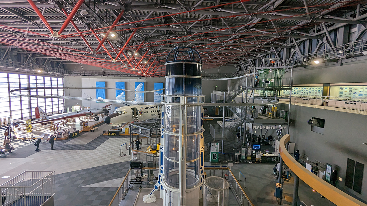 青森県立三沢航空科学館の館内