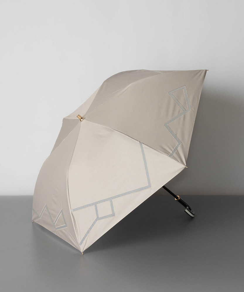 ビューランスの新作晴雨兼用傘、オーガンジー刺繍デザインの傘の開いた写真
