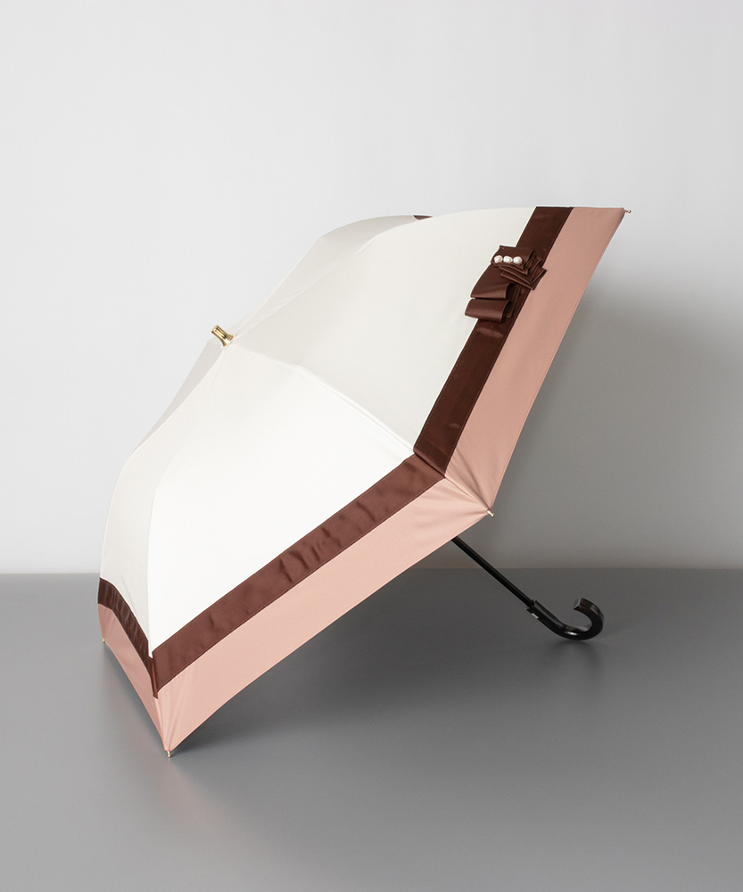 ビューランスの新作晴雨兼用傘、リボンとパール付き傘の開いた写真