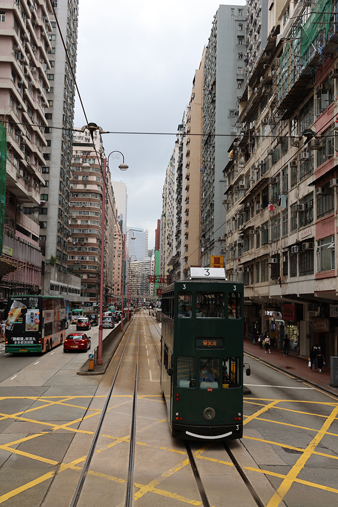 2階建てトラムと香港の街並み