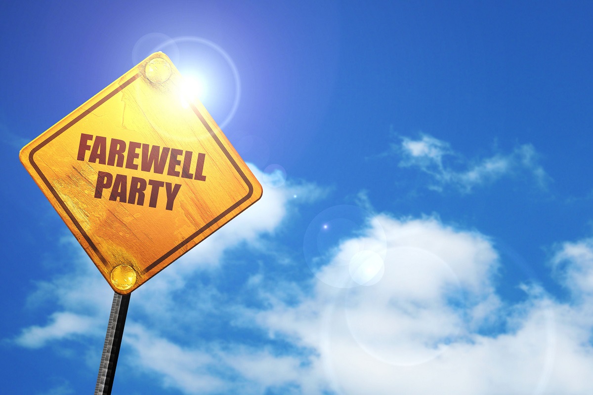 「FAREWELL PARTY」と書かれた標識と青い空