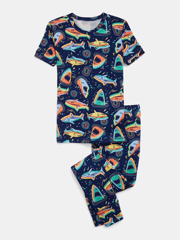 ブルーベースにサメが描かれたパジャマセット