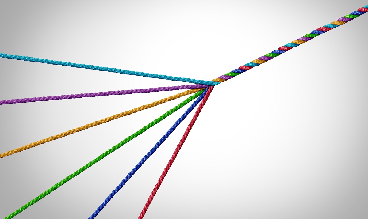 6本のカラフルな糸が途中から絡み合っているイメージ画像