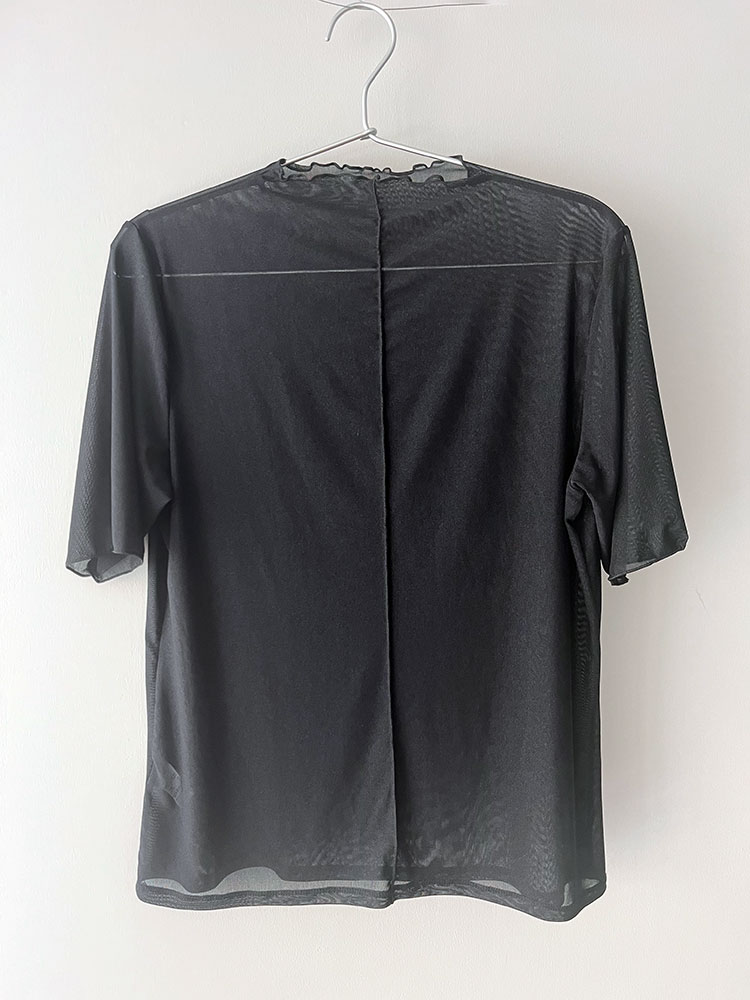 GUのシアーTシャツ・黒