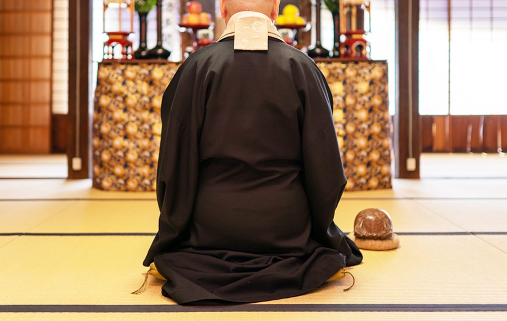 「引導を渡す」の意味や使い方は?類対義語・他の仏教用語と合わせて学ぼう | Domani