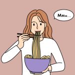 ラーメンを食べる女性