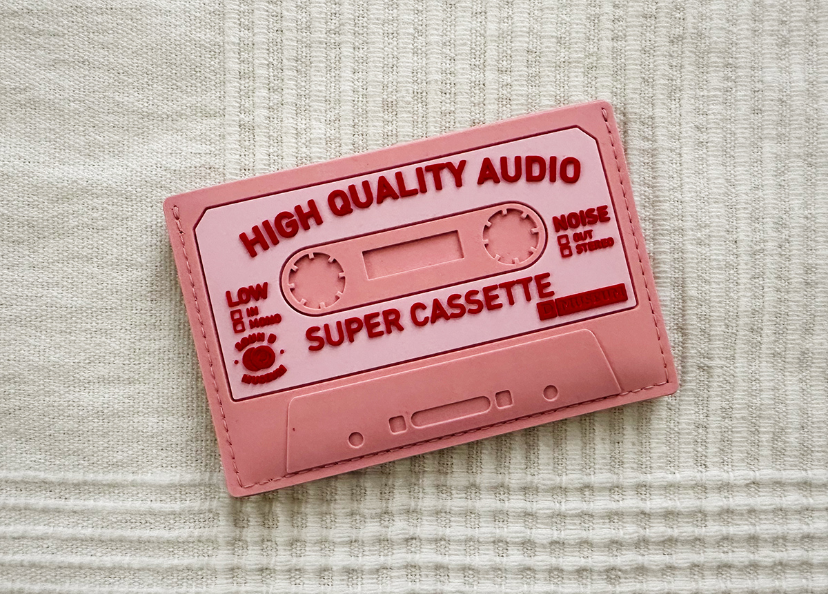 カセットテープモチーフのカードケース
