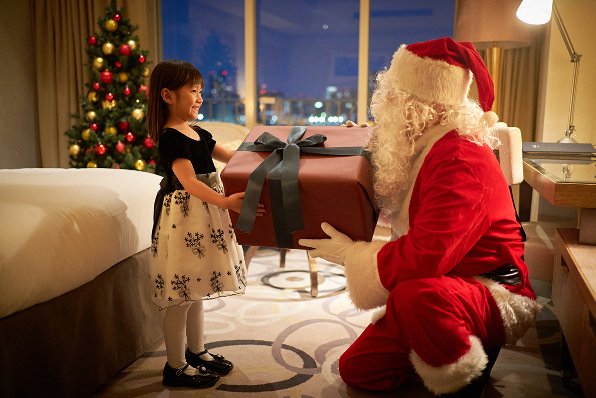 ヒルトン東京　サンタクロースが部屋までプレゼントをデリバリーする宿泊プラン　イメージ