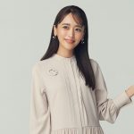 近藤千尋さん　ベージュのワンピコーデ