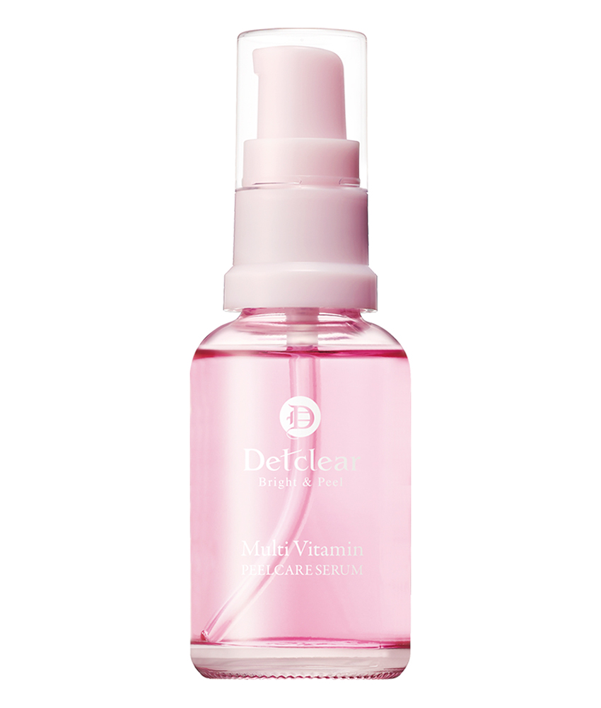ピンクのポンプ式ボトル入りの美容液の写真