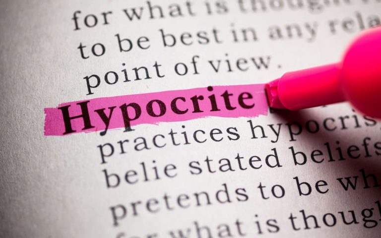 「偽善者」とは？ 正しい意味や似た言葉、対義語、英語表現を例文で紹介 Domani