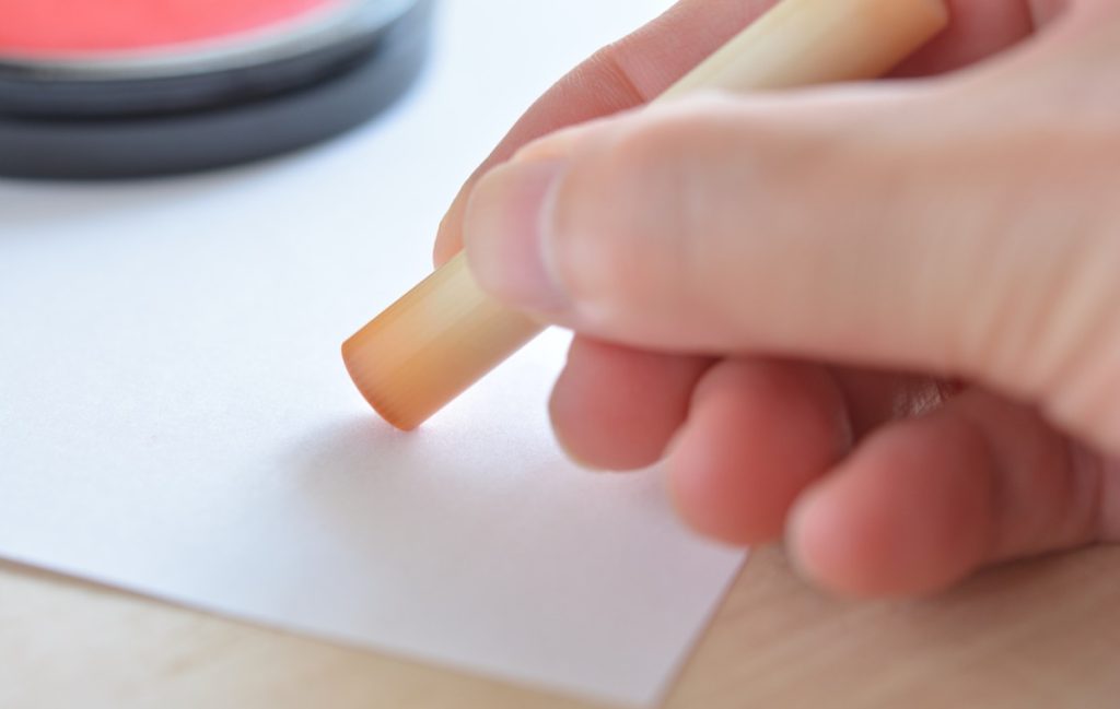 「捨て印」を押す意味とは? 押す位置から注意点まで詳しく解説 | Domani