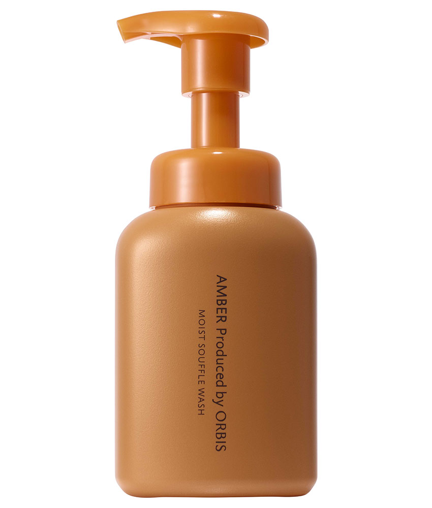 オレンジっぽい色のポンプ式ボトルに入った洗顔料の写真