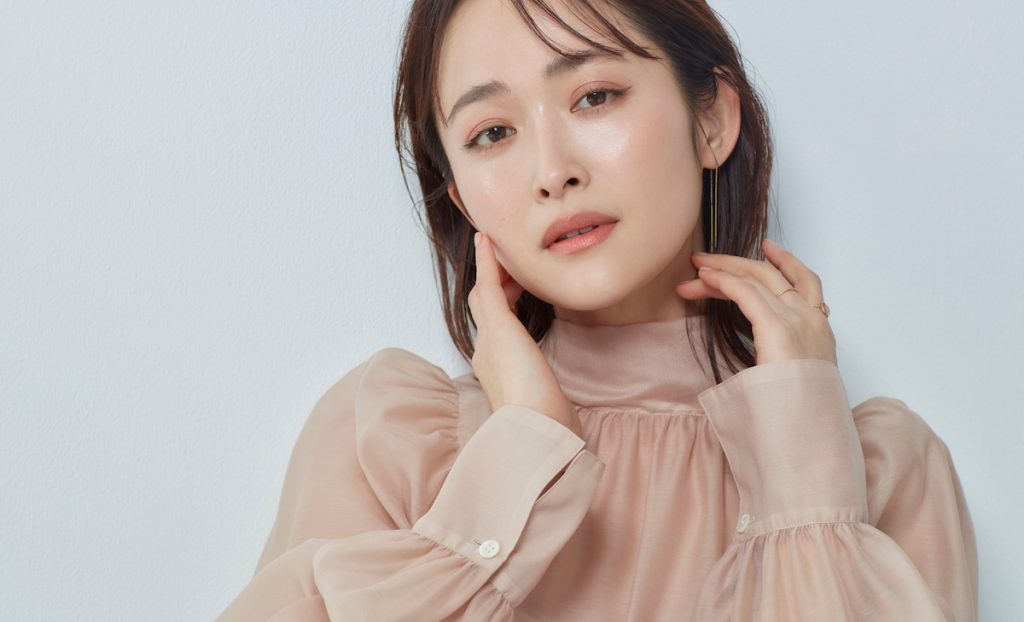 お疲れ肌を回避する「ツヤ肌」ベースメイク