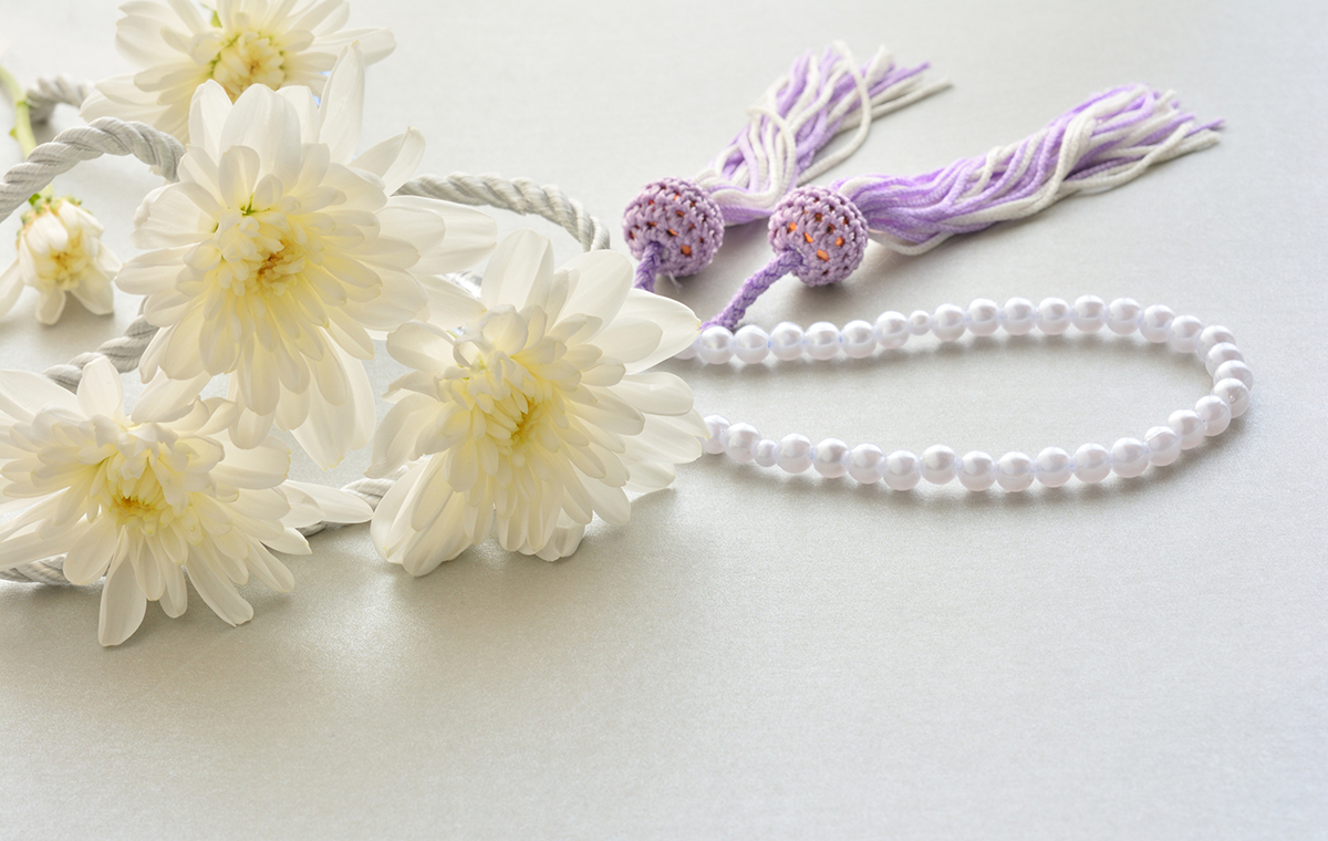 菊の花と数珠