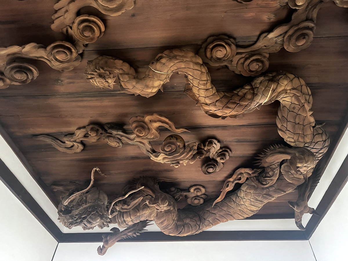 瀧尾神社　木彫りの竜の写真