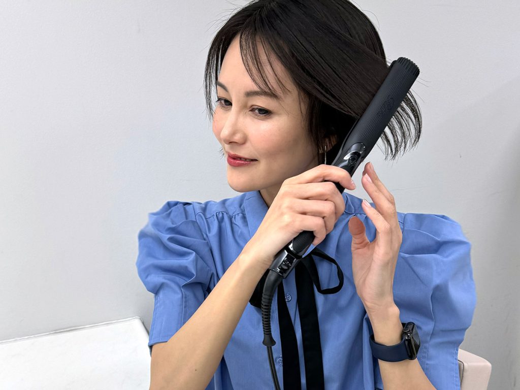 髪悩みに特化したヘアアイロンやブラシを使う