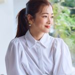 浅野里絵さん ブラウスコーデ