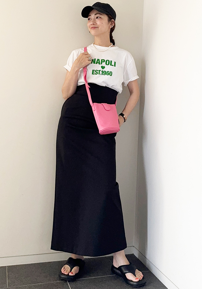 浅野里絵さん Tシャツとタイトスカートコーデ