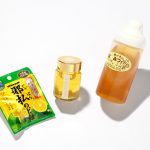 パウチタイプののど飴、瓶の蜂蜜、蜂蜜のボトル