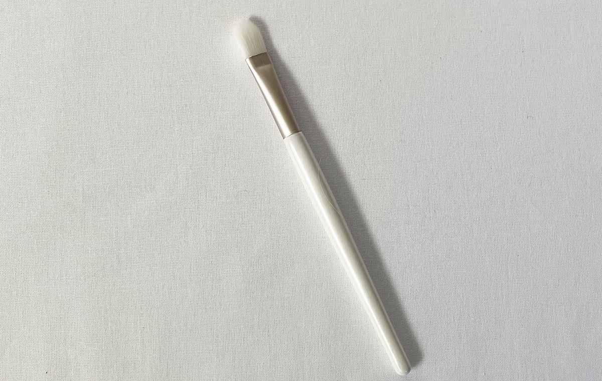ダイソーの「ごくふわっ アイシャドウブラシ」