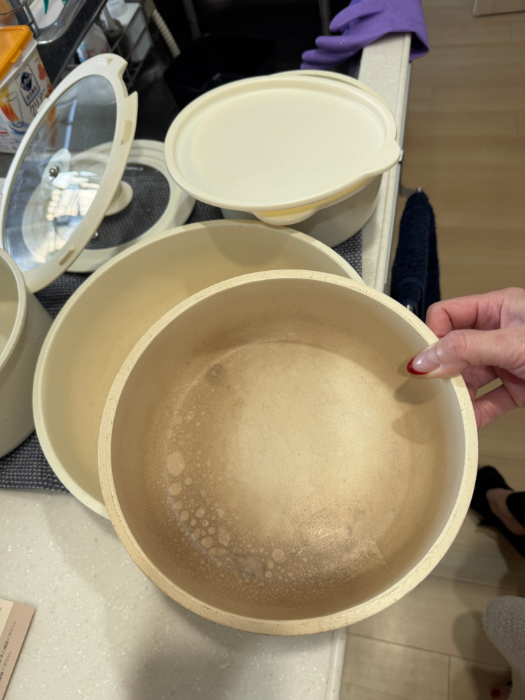 鍋が焦げ付いている写真