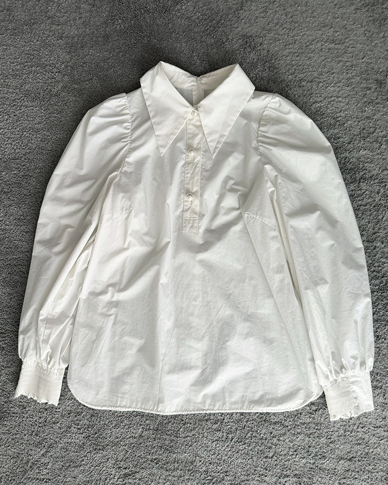newansの白いシャツ