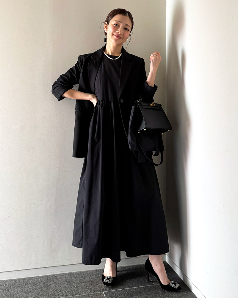 浅野里絵さん ジャケットとワンピースのコーデ
