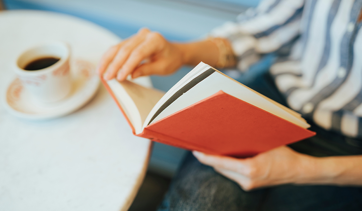 本を読む様子