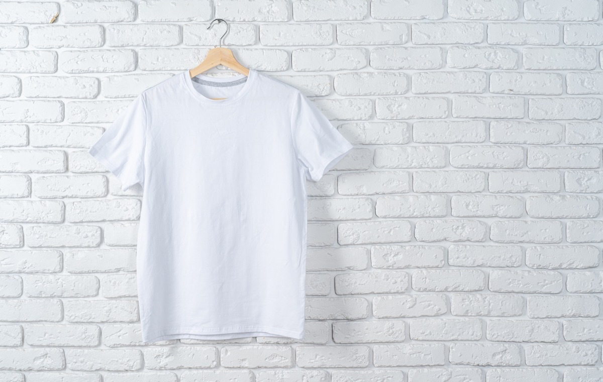 Tシャツ 木のハンガー