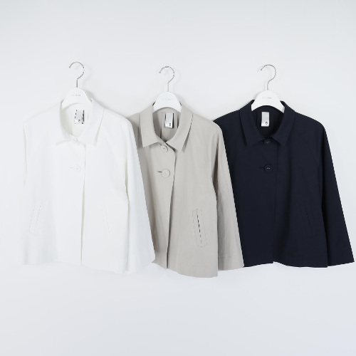 ▲ステンカラージャケット¥59,400 カラー:白・ベージュ・紺