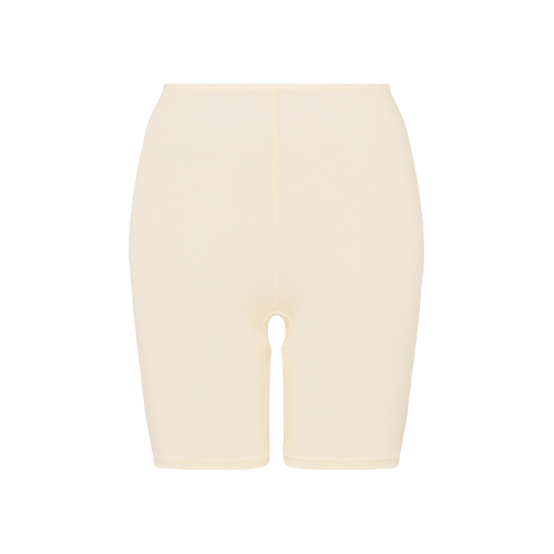 ▲3分丈ボトム M~LL¥2,200 カラー:ベージュ、クリーム、グレー、ブラック