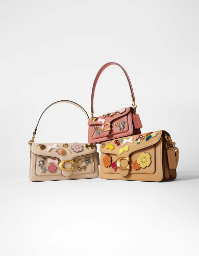 ▲タビー ショルダー バッグ 20・ピン¥110,000 タビー ショルダー バッグ 26・ピン¥121,000 ※三越伊勢丹限定商品