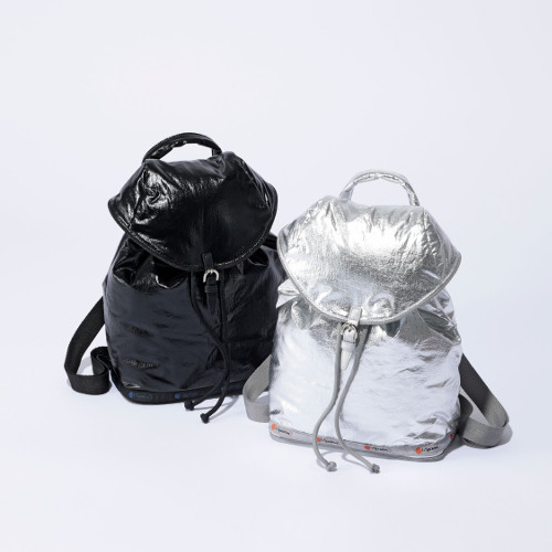 ▲Puffy Backpack￥38,500 カラー：Astro Silver、Astro Black