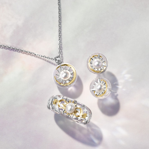 ▲K10YG/SV925(Pt1000コーティング)アクリル パールネックレス¥35,200、ピアス¥39,600
