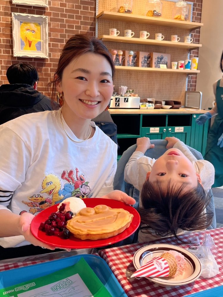 親子とワッフルの写真