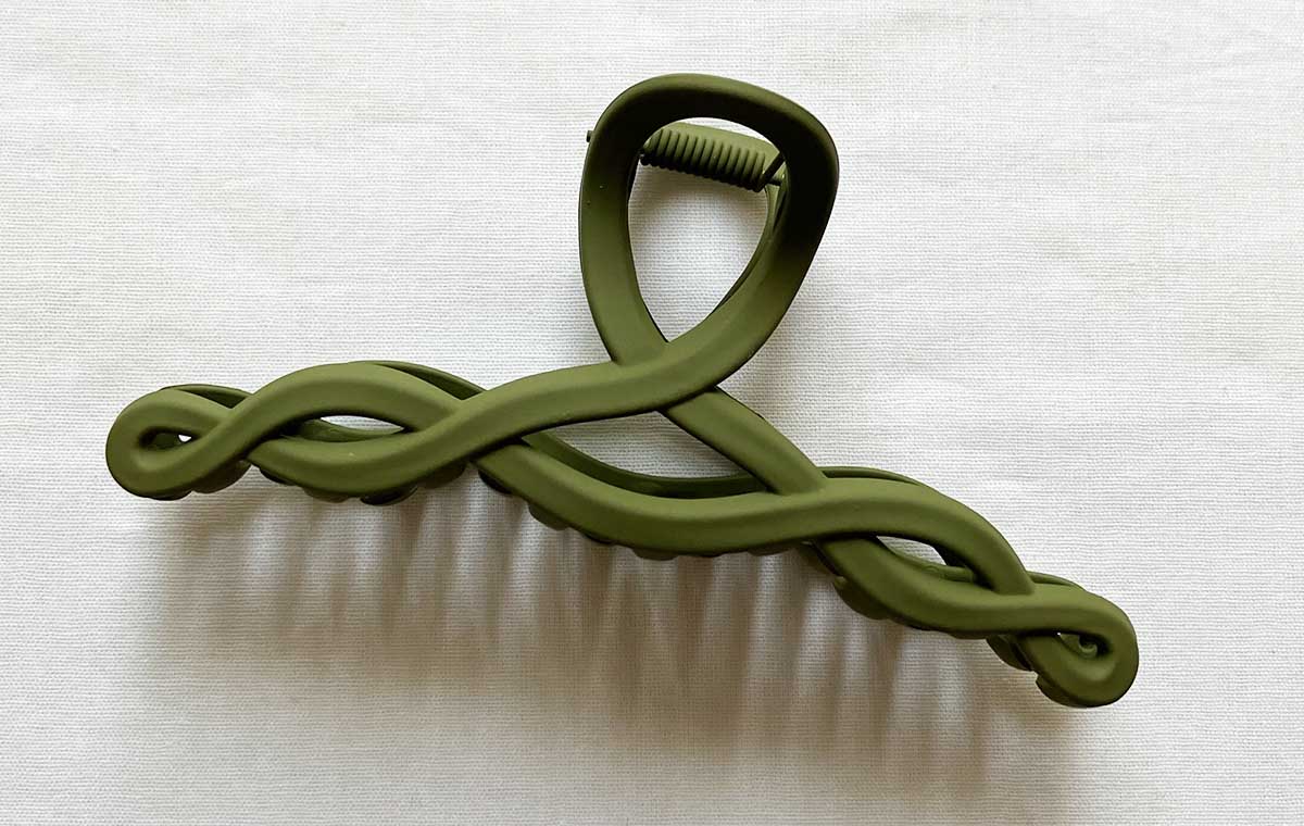 ダイソーの「ヘアクリップ（グリーン）」