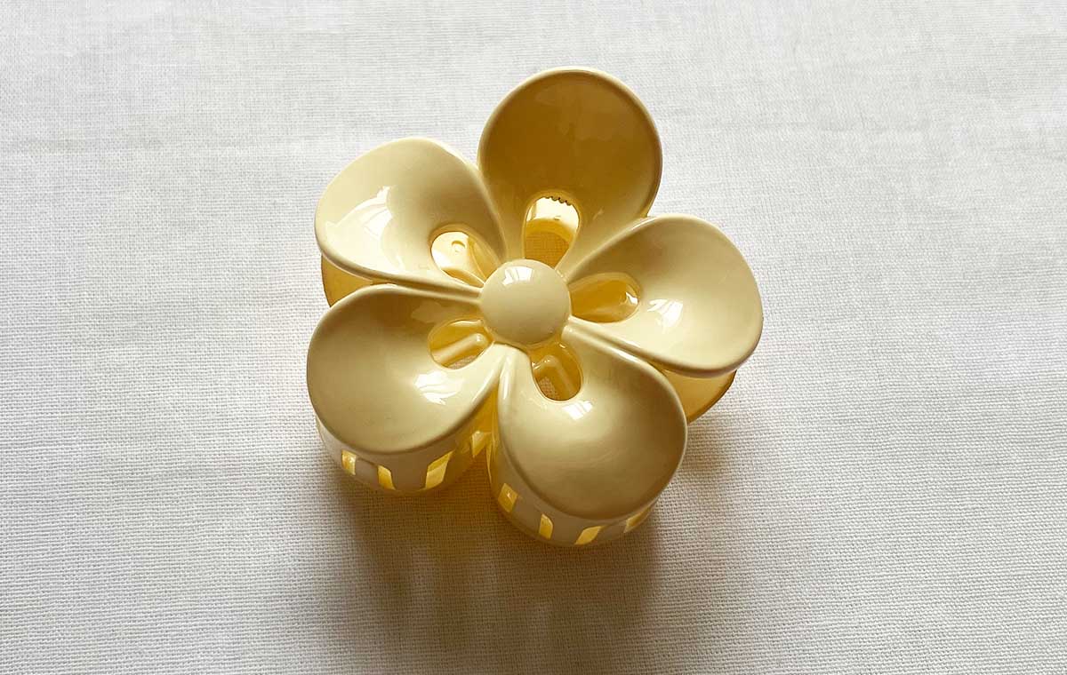 ダイソーの「ヘアクリップ（フラワー）」
