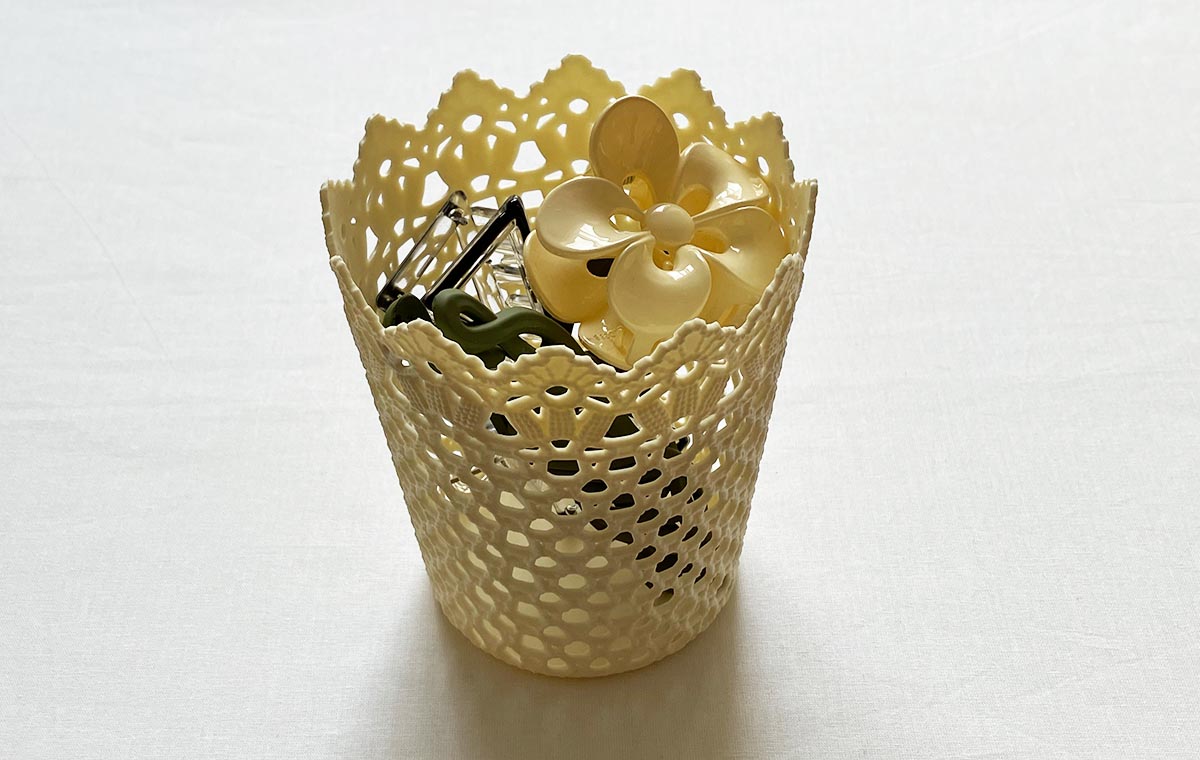 ダイソーの「花柄デザインバスケット（2個、丸形）」