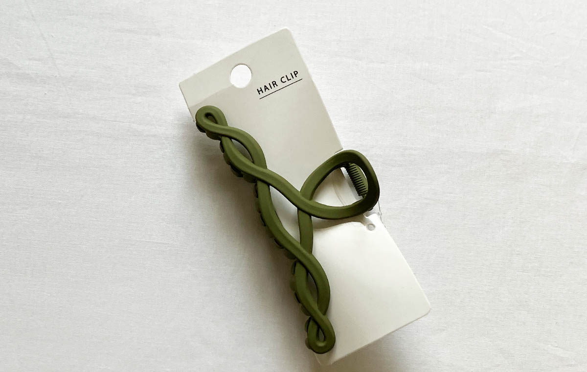 ダイソーの「ヘアクリップ（グリーン）」