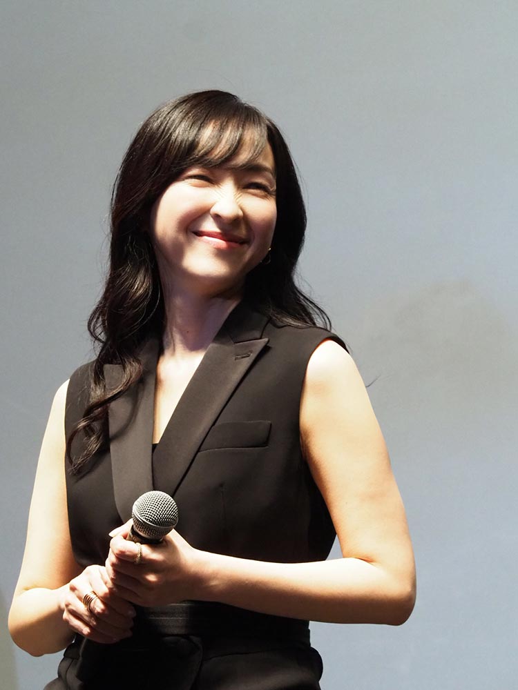 麻生久美子さん