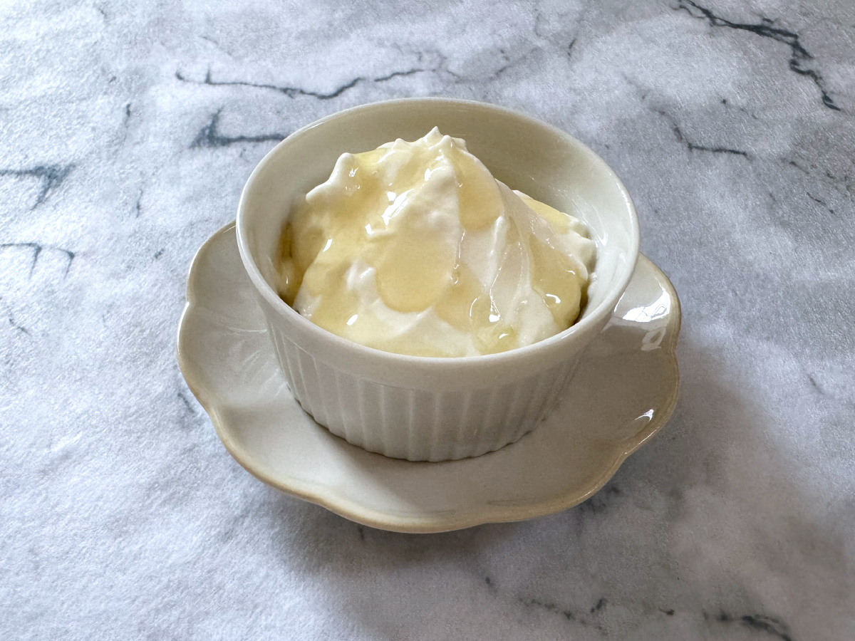 蜂蜜をかけたヨーグルト
