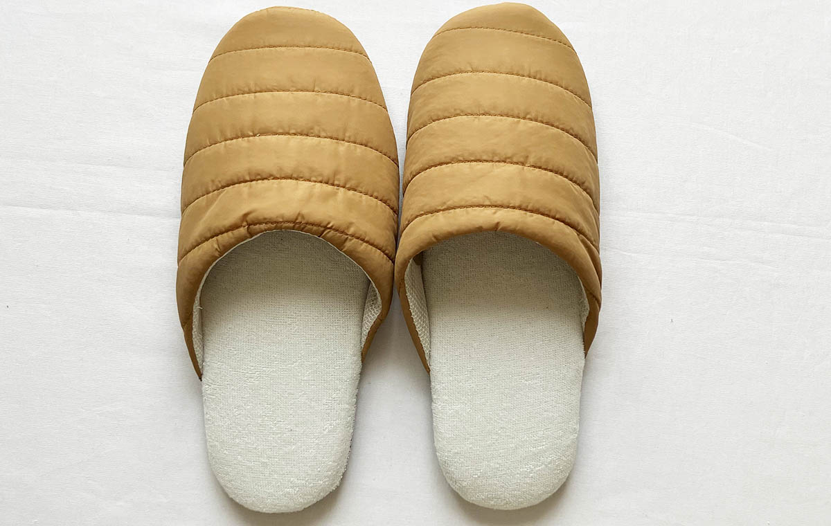 セリアの「ソフトスリッパ（ダウン調）」