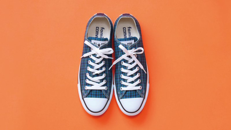 ▲スニーカー(ALL STAR OX / FM)¥22,000 サイズ:22.0~27.0cm※0.5cm刻み 男女年齢問わず履けるスタンダードなデザイン。